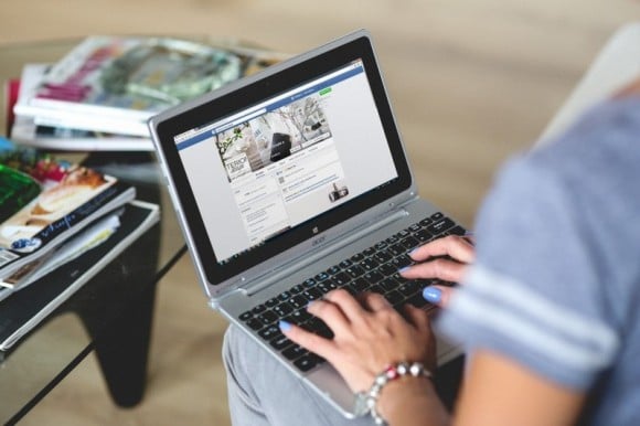 women-typing-on-the-notebook