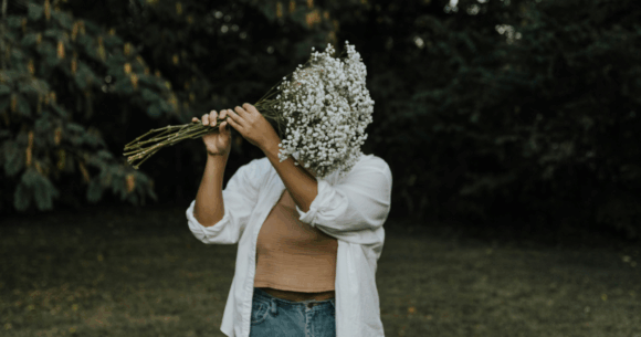 Psychologists explain why people who maintain anonymous blogs for decades are often emotionally healthier than influencers — the privacy creates a space for truth-telling that public identity performance actively destroys