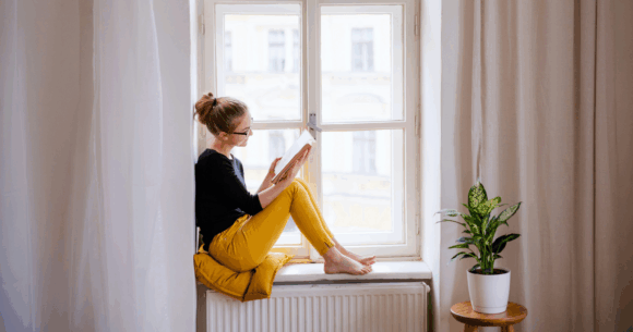 Psychology says people who read obsessively as children weren’t just escaping — they were building an interior life so rich that ordinary social environments would never fully satisfy them, and that tension follows them into adulthood