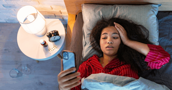 A national health survey found workers whose sleep shifted by more than 2 hours between weekdays and weekends were 50% more likely to rate their own health as poor, even though nothing about their actual diagnosis had changed