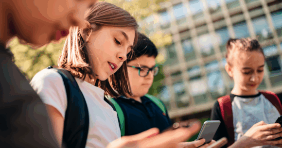 Florida’s ban on social media accounts for anyone under 14 is now moving toward enforcement after challengers lost their court fight and an appeals court cleared the way, and even as industry groups keep filing new motions, any platform, blog, or app whose feed reaches a Florida teenager is one ruling away from facing the state’s fines directly.